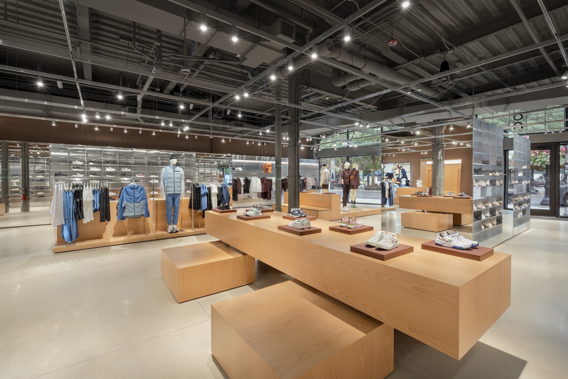 On Cloud Store Displays Pen110