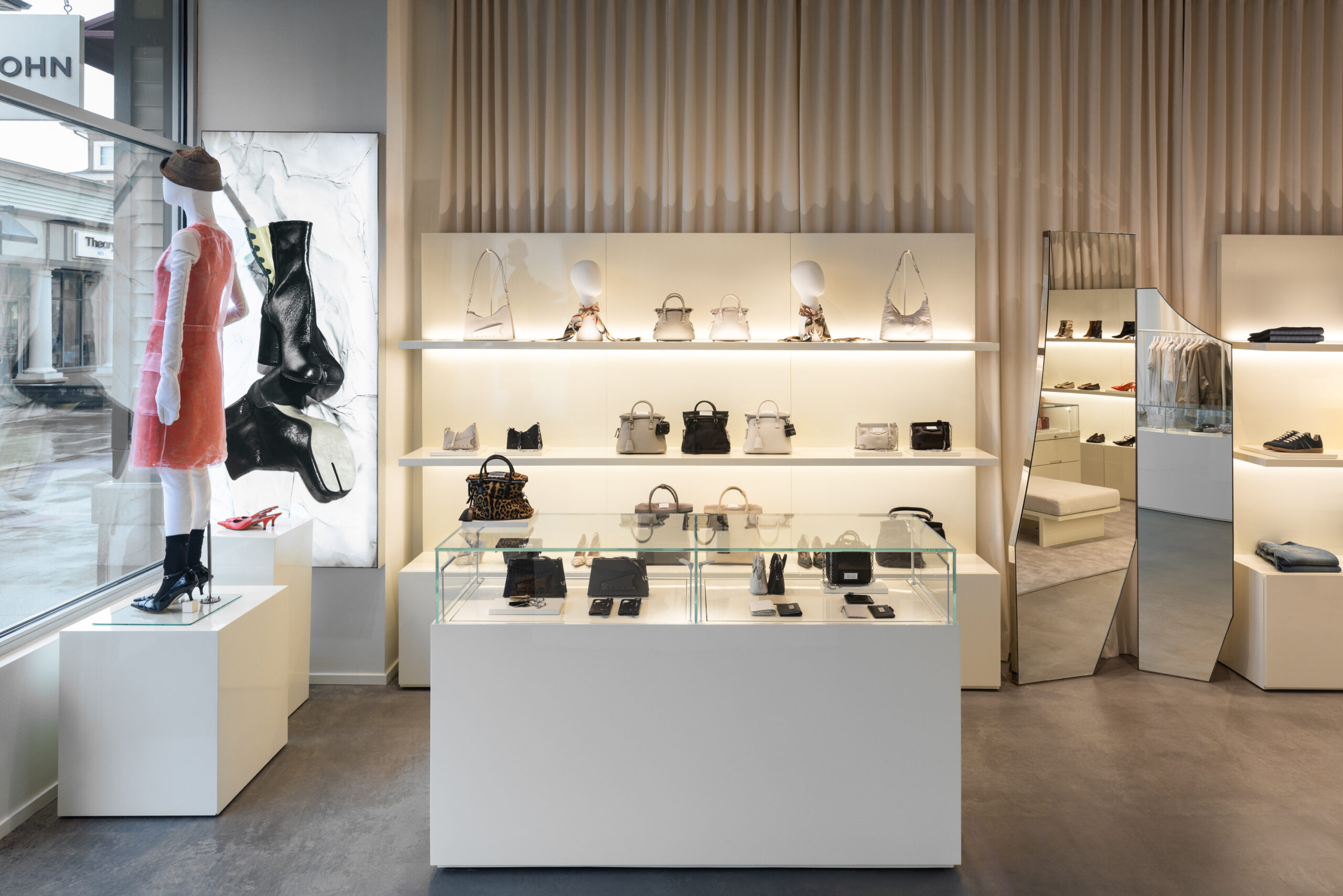 Retail Design Space Maison Margiela Woodbury Commons Outlet Pen110 Studio (4)