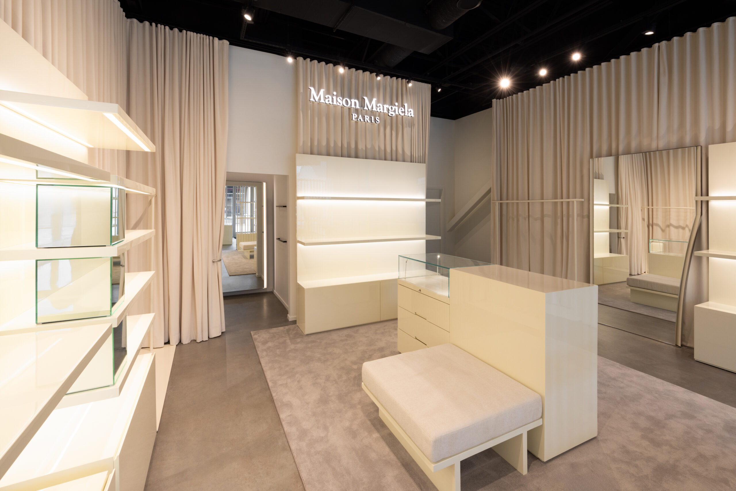 Retail Design Space Maison Margiela Woodbury Commons Outlet Pen110 Studio (4)
