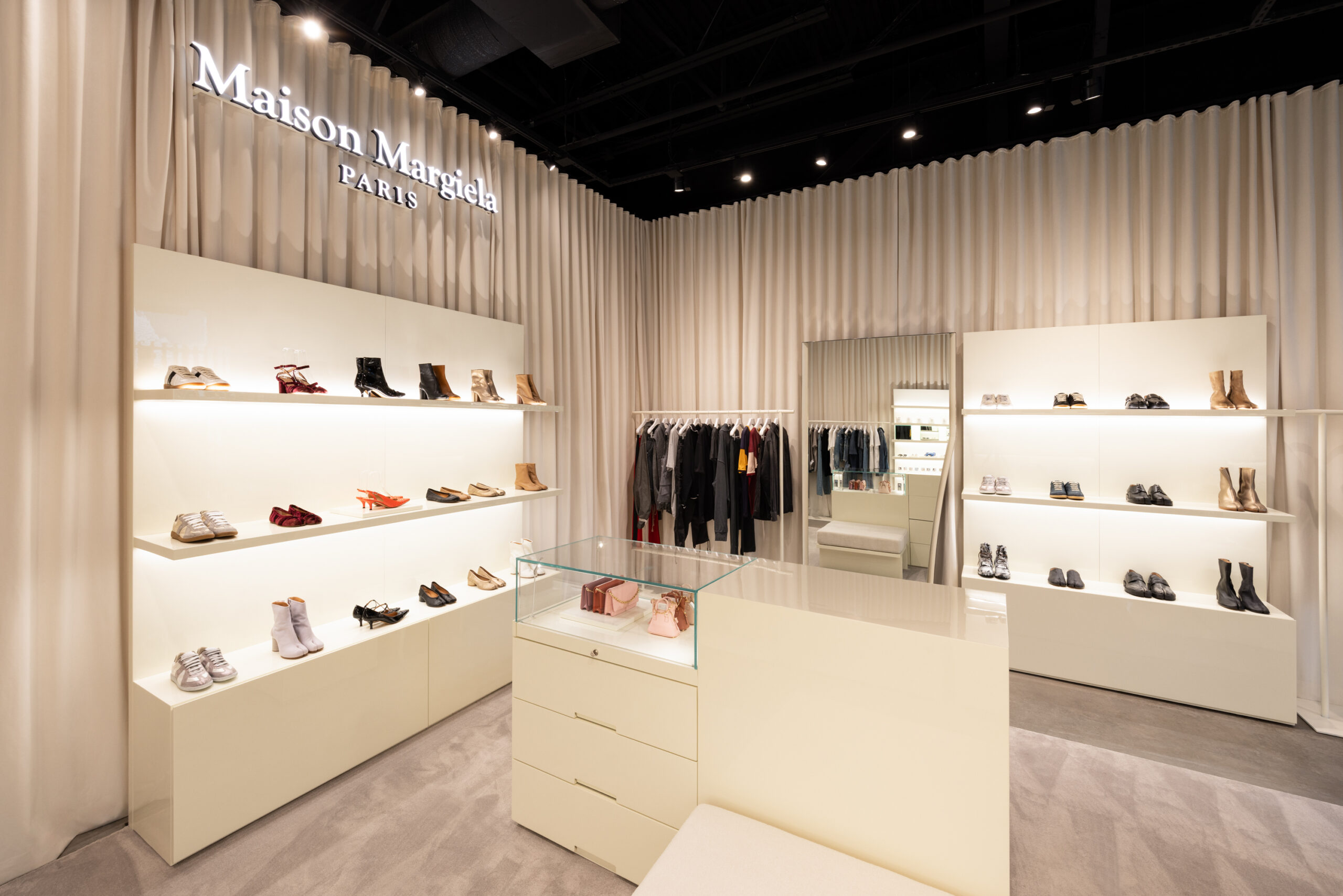 Retail Design Space Maison Margiela Woodbury Commons Outlet Pen110 Studio (9)
